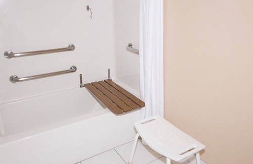 McMinnville Hotel | Red Lion Inn & Suites McMinnville