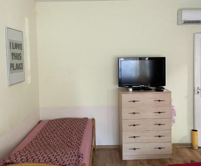 Kispest Apartamento | Red Locomotive Apartment