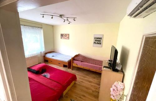 Kispest Apartamento | Red Locomotive Apartment