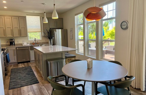 Santa Rosa Casa | Red Pepper Retreat-heated pool, hot tub,walk, hike and/or bike to Annadel Trail