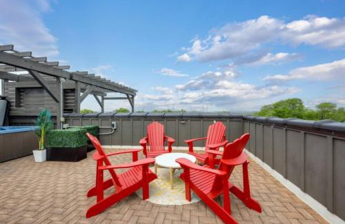 Hadley - Washington Casa | Red Radiance - Hot Tub - Dual Balconies Share Save