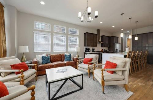 Hadley - Washington Casa | Red Radiance - Hot Tub - Dual Balconies Share Save