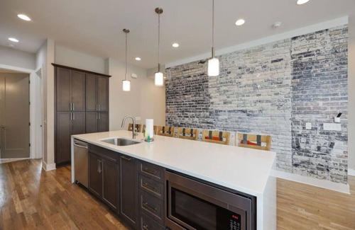 Hadley - Washington Casa | Red Radiance - Hot Tub - Dual Balconies