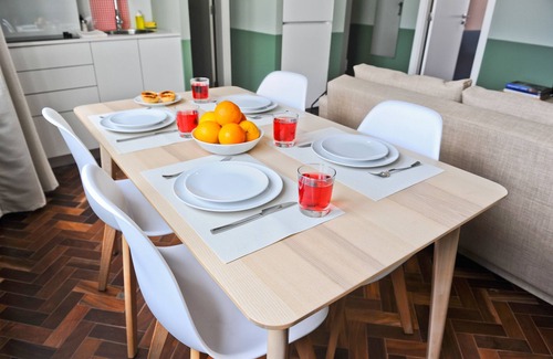 Santo Antonio Apartamento | Red, Red Wine in Lisbon by Misha's Place (3B)