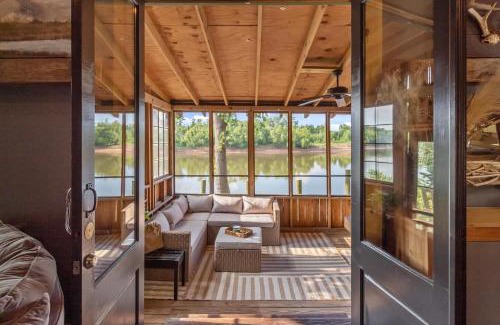 Shreveport Cabina | Red River Lodge With Panoramic River View