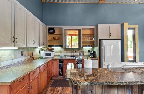Shreveport Cabina | Red River Lodge with Panoramic River View