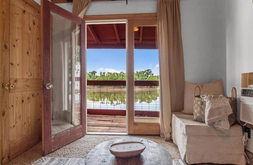 Shreveport Cabina | Red River Lodge with Panoramic River View