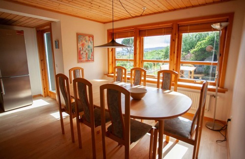 Torshavn Casa | Red Robin - 4 bedroom house next to Svartifoss Waterfall