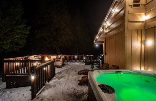 Sugar Pine Casa | Red Rock Falls Cabin, 8 miles from Yosemite South Gate, with trailhead, Game Room and HotTub