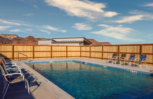Kanab Casa | Red Rock Hiking Retreat l Primrose by Stay