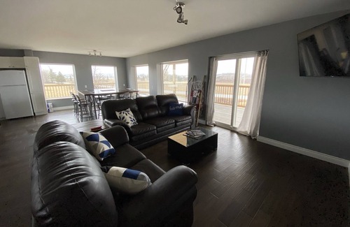 Meaford Chalet De Esquí | Red Roof Chalet in close proximity to beaches, trails, golf and Blue Mountains.