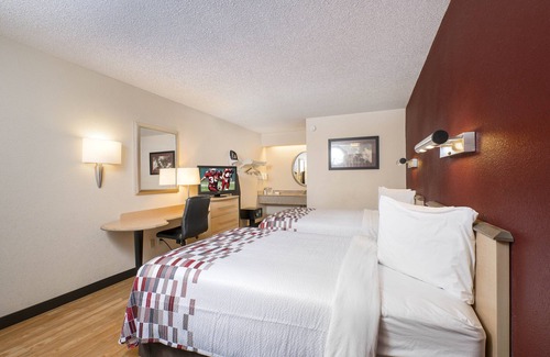 Willoughby Hotel | Red Roof Inn Cleveland - Mentor/ Willoughby