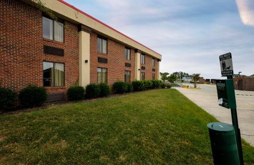 Jacksonville Hotel | Red Roof Inn & Suites Jacksonville, NC