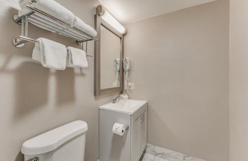 Middletown Hotel | Red Roof Inn & Suites Newport - Middletown, RI