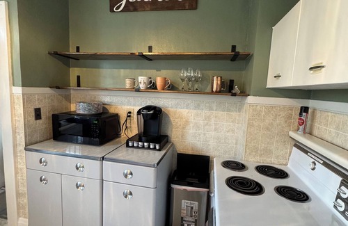 Carson Casa | Red Roof Retreat - cozy home in Carson