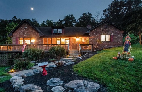 Luray Cabina | Red Rooster Rustic Cabin *Heated Pool and Hot Tub*