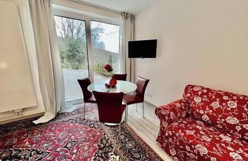 Eddigehausen Apartamento | 🌹Red Rose – A Symbol of Timeless Beauty🌹