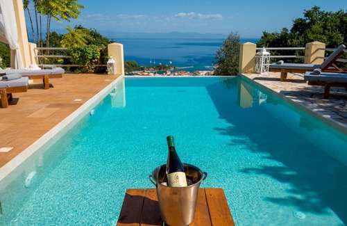 Gaios Villa | Villa privada con vistas espectaculares, piscina infinita, a solo 3 minutos en coche de Gaios