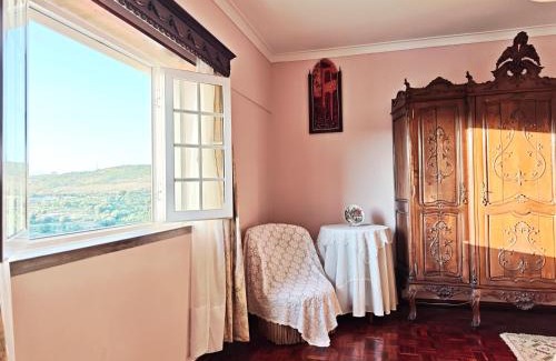 Queijas Casa | Red Rose