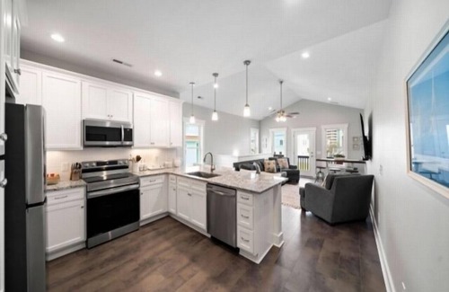 Wilmington Beach Villa | Red Snapper (3-Bedroom Villa) by RedAwning