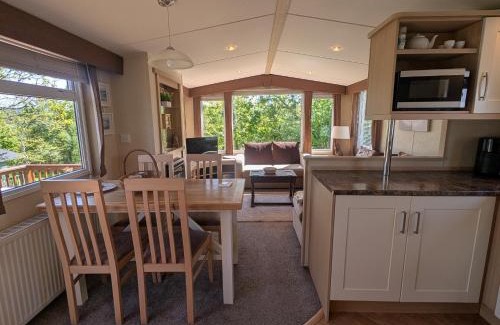 Rhosybol Casa | Red Squirrel Holiday Home in the Countryside, 10 mins to Lligwy Beach