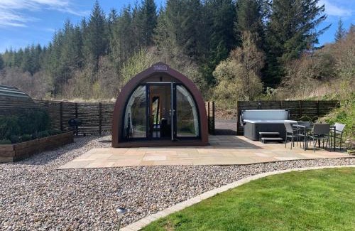 Oban Casa | Red Squirrel Pod with Hot Tub