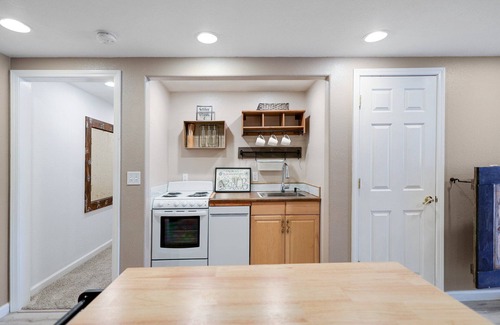 Sunset Apartamento | Redbud Respite :: Peaceful & Central