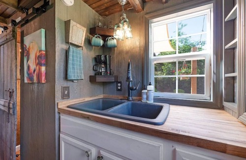 Wildwood Casa | Redbud Tiny Home with a Hot Tub and Mountain Views