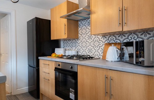 Redcar Casa | Redcar Retreat – 3BR for Families & Contractors