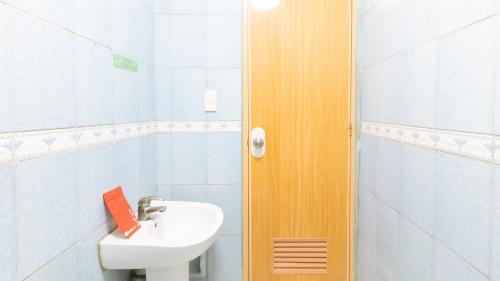 Malolos City Hotel | RedDoorz @ 77 Travellers Inn Malolos Bulacan
