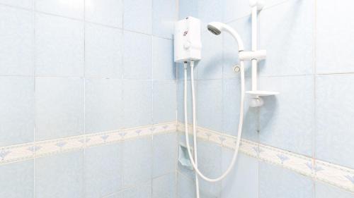 Malolos City Hotel | RedDoorz @ 77 Travellers Inn Malolos Bulacan