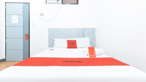 Las Pinas Casa | RedDoorz at CAA Road Las Pinas