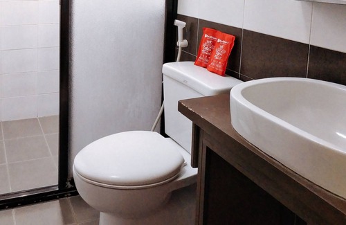 Downtown Cebu Hotel | RedDoorz @ Bonifacio St Cebu