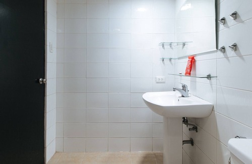 Moonwalk Casa | RedDoorz @ Kassel Residences Paranaque
