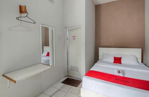 Sidomulyo Hotel | RedDoorz near Alun Alun Batu 2