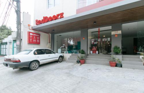 Culiat Hotel | RedDoorz near Fernwoods Garden Quezon City