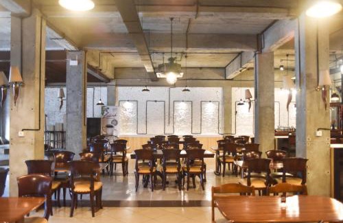Klojen Hotel | RedDoorz near Kampung Warna Warni