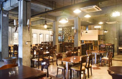 Klojen Hotel | RedDoorz near Kampung Warna Warni