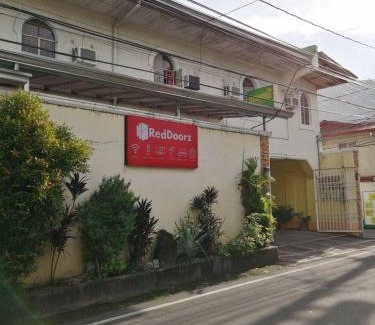 Poblacion Hotel | RedDoorz near SM Batangas City