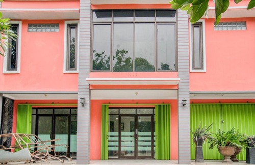 East Jakarta Casa | RedDoorz near Taman Mini Jakarta