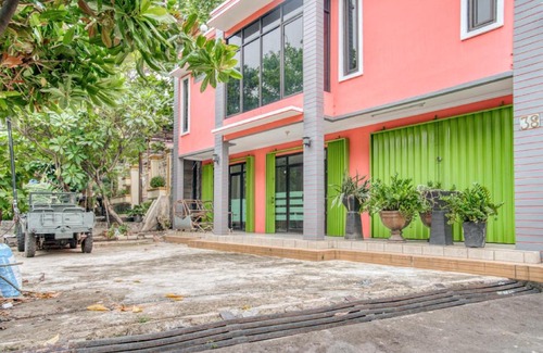 East Jakarta Casa | RedDoorz near Taman Mini Jakarta