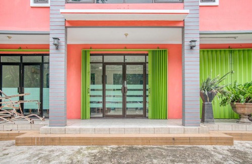 East Jakarta Casa | RedDoorz near Taman Mini Jakarta