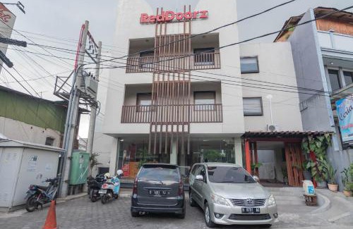 Astana Anyar Casa | RedDoorz Plus near Asia Afrika 3