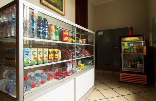 Hegarmanah Casa | RedDoorz Plus near Parahyangan University