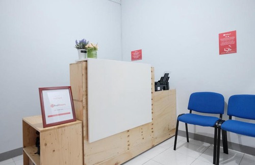 Kebon Jeruk Casa | RedDoorz Syariah near Siloam Hospital Kebon Jeruk