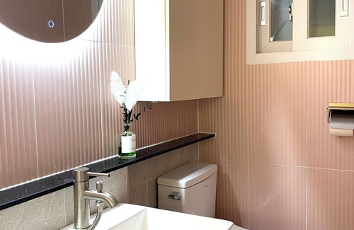 Hapjeong-dong Apartamento | Redecorated 2 bedroom flat near Hongdea in Mangwon market