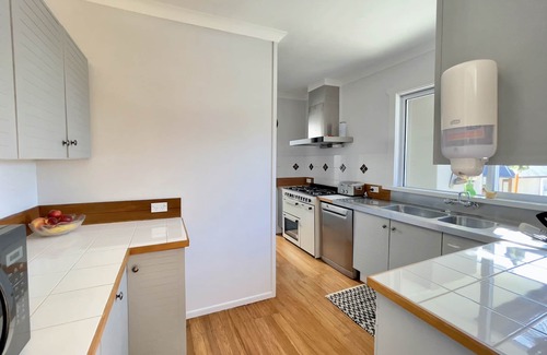 Tauranga Casa | Redecorated home that sleeps 10, comfortably.