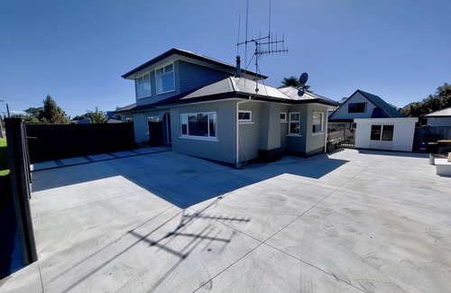 Tauranga Casa | Redecorated home that sleeps 10, comfortably.