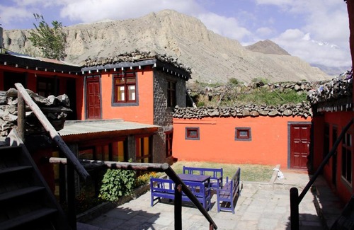 Mustang Hotel | RedHouse Lodge