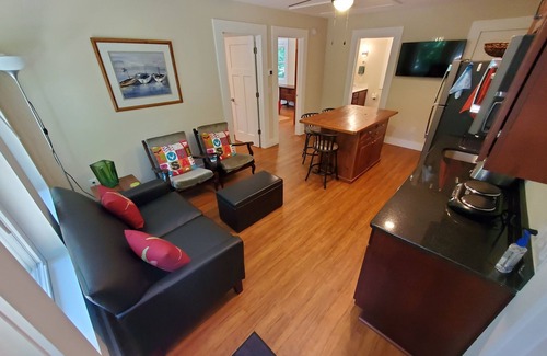 Southern Shores Apartamento | Redhouse - Private 2 Bedroom Apartment near beach